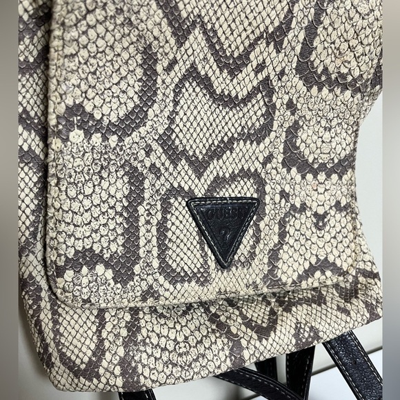 VINTAGE Guess Leather Faux Snake-Skin Purse Backpack - Picture 2 of 5
